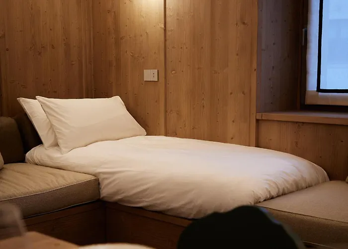 Cozy Gem Apartment *